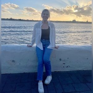 Meet your Posher, Olivia
